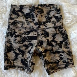 Lululemon 6” Bike Shorts Shibori Size 4